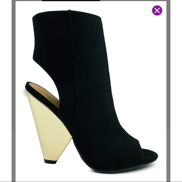 BAMBOO Shoes - NWB Bamboo Black & Gold Evolve Boots